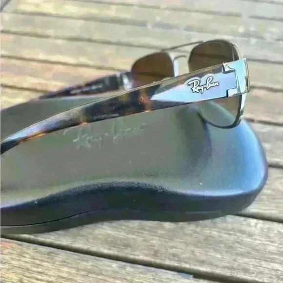 Ray-ban Gradient sunglasses with silver hardware includes case- EUC no scratch - Picture 9 of 11